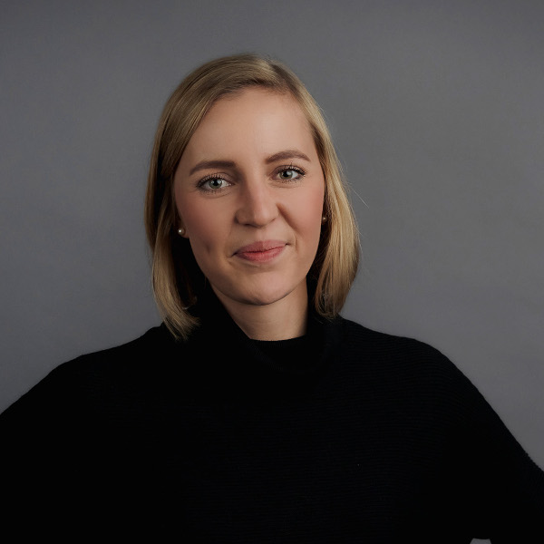 finnja thormaehlen, projektmanagerin für personal- und organisationsentwicklung sowie premium professional bei friederbarth, porträtfoto für die teamseite