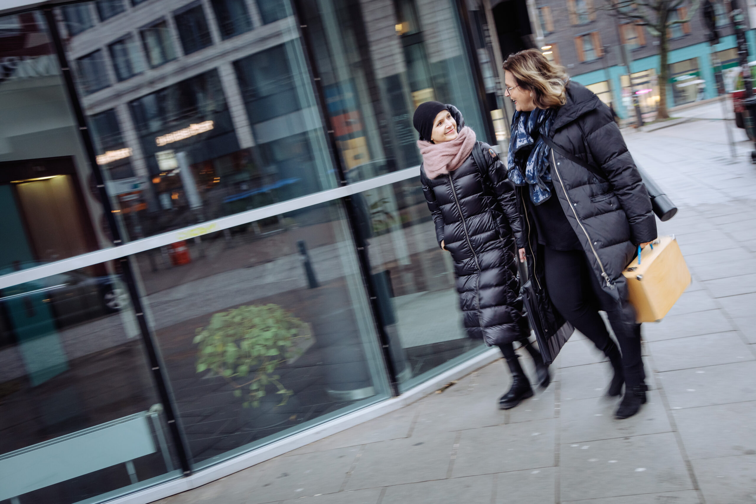 unsere Trainerinenn Stefanie Brandt und Gaby Hinrichs gehen zusammen auf Dienstreise.